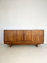 Afbeelding in Gallery-weergave laden, Ærthøj Jensen &amp; Mølholm Herning Palissander Dressoir
