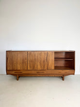 Afbeelding in Gallery-weergave laden, Ærthøj Jensen &amp; Mølholm Herning Palissander Dressoir
