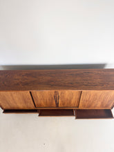 Afbeelding in Gallery-weergave laden, Ærthøj Jensen &amp; Mølholm Herning Palissander Dressoir
