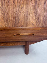Afbeelding in Gallery-weergave laden, Ærthøj Jensen &amp; Mølholm Herning Palissander Dressoir
