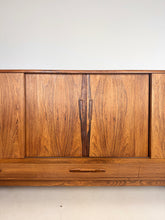 Afbeelding in Gallery-weergave laden, Ærthøj Jensen &amp; Mølholm Herning Palissander Dressoir
