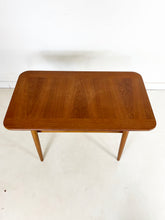 Afbeelding in Gallery-weergave laden, Mid-Century Modern Table
