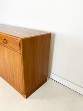 Afbeelding in Gallery-weergave laden, Klein Teak Dressoir, Bertil Fridhagen voor Bodafors
