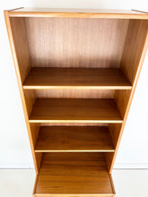 Afbeelding in Gallery-weergave laden, Smalle Teak Wandkast
