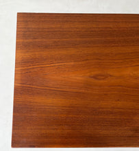 Afbeelding in Gallery-weergave laden, Smalle Teak Ladekast
