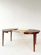 Afbeelding in Gallery-weergave laden, Uitschuifbare Teaktafel (rond/ovaal) uit Zweden
