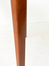 Afbeelding in Gallery-weergave laden, Uitschuifbare Teaktafel (rond/ovaal) uit Zweden
