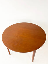 Afbeelding in Gallery-weergave laden, Uitschuifbare Teaktafel (rond/ovaal) uit Zweden
