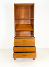 Afbeelding in Gallery-weergave laden, Smalle Teak Boekenkast / Wandkast
