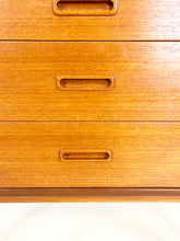 Afbeelding in Gallery-weergave laden, Smalle Teak Boekenkast / Wandkast
