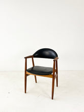 Load image into Gallery viewer, Black Leather Chair
