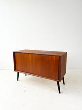Load image into Gallery viewer, Vintage Teak Schuifdeurkast

