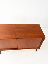 Load image into Gallery viewer, Vintage Teak Schuifdeurkast

