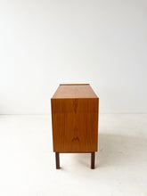 Afbeelding in Gallery-weergave laden, Zweeds Teak Kastje
