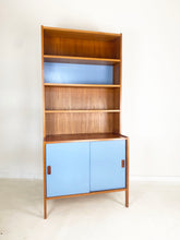 Afbeelding in Gallery-weergave laden, Zweedse Vintage Wandkast / Boekenkast (set van 3 kasten)
