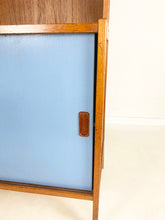 Afbeelding in Gallery-weergave laden, Zweedse Vintage Wandkast / Boekenkast (set van 3 kasten)
