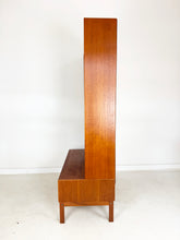 Afbeelding in Gallery-weergave laden, Zweedse Vintage Wandkast / Boekenkast (set van 3 kasten)
