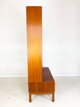 Afbeelding in Gallery-weergave laden, Zweedse Vintage Wandkast / Boekenkast (set van 3 kasten)

