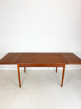 Afbeelding in Gallery-weergave laden, Uitschuifbare Vintage Teak Tafel
