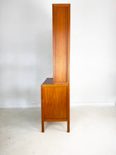 Afbeelding in Gallery-weergave laden, Zweedse Vintage Wandkast / Boekenkast (set van 3 kasten)
