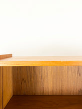 Afbeelding in Gallery-weergave laden, Teak Opbergkast
