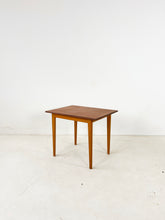 Afbeelding in Gallery-weergave laden, Teak Bijzettafeltje
