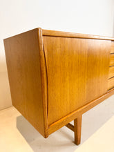 Load image into Gallery viewer, Erik Wørts Eiken Dressoir
