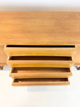 Load image into Gallery viewer, Erik Wørts Eiken Dressoir
