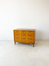 Load image into Gallery viewer, Vintage Ladekast uit Zweden
