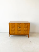 Load image into Gallery viewer, Vintage Ladekast uit Zweden
