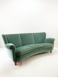 <tc>Green Velvet Sofa</tc>