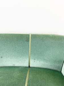 <tc>Green Velvet Sofa</tc>