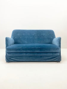 <tc>Blue Velvet Couch</tc>