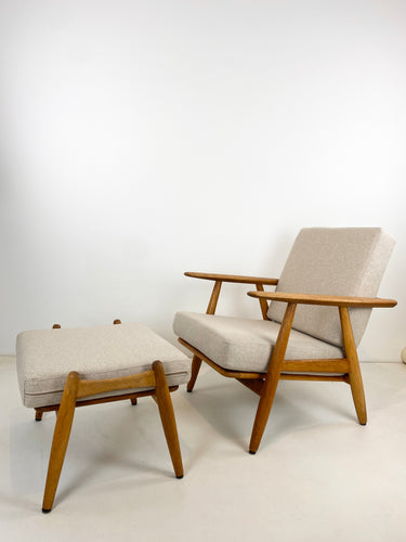 Hans Wegner GE-240 Leunstoel & Ottoman Media 7 of 7