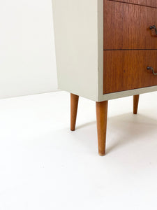 <transcy>Small Chest of Drawers</transcy>