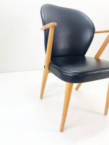 <transcy>Armchair / Office Chair</transcy>