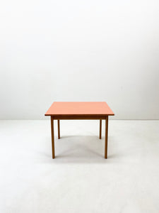 <tc>Small Sidetable</tc>