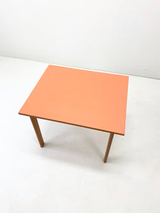 <tc>Small Sidetable</tc>